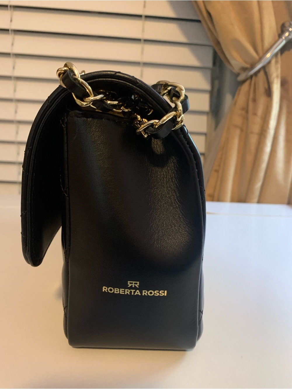Classic Quilted Black Shoulder Bag with Gold Chain - Picture 4 of 7